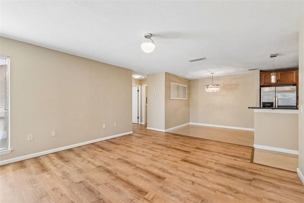 На продажу: $149,990 (2 спален, 2 ванн, 1164 Квадратных фут)