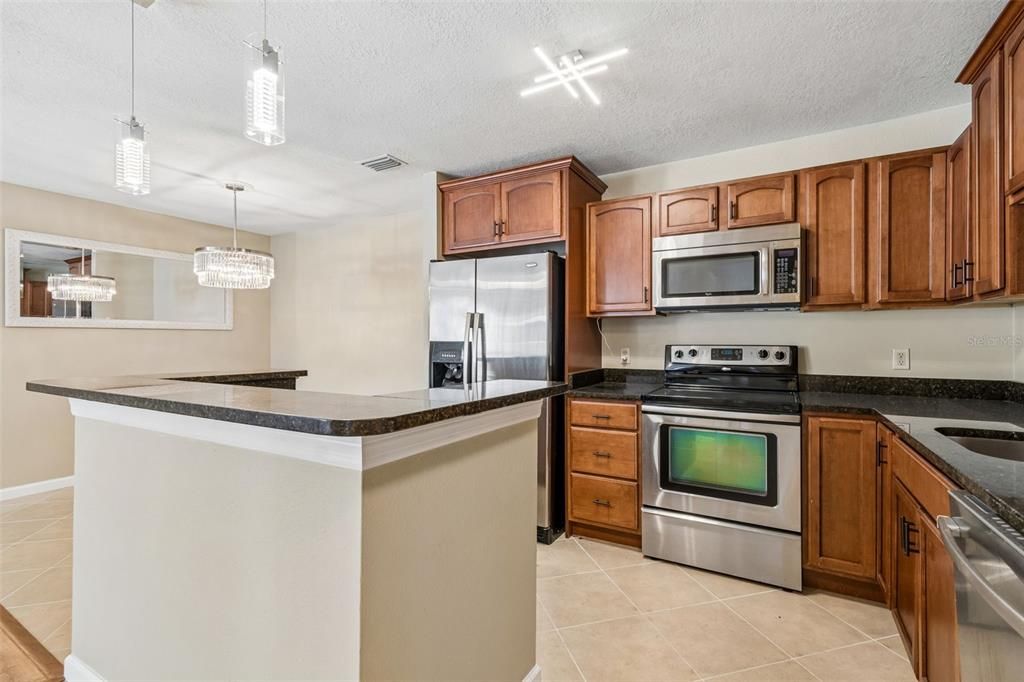 На продажу: $149,990 (2 спален, 2 ванн, 1164 Квадратных фут)