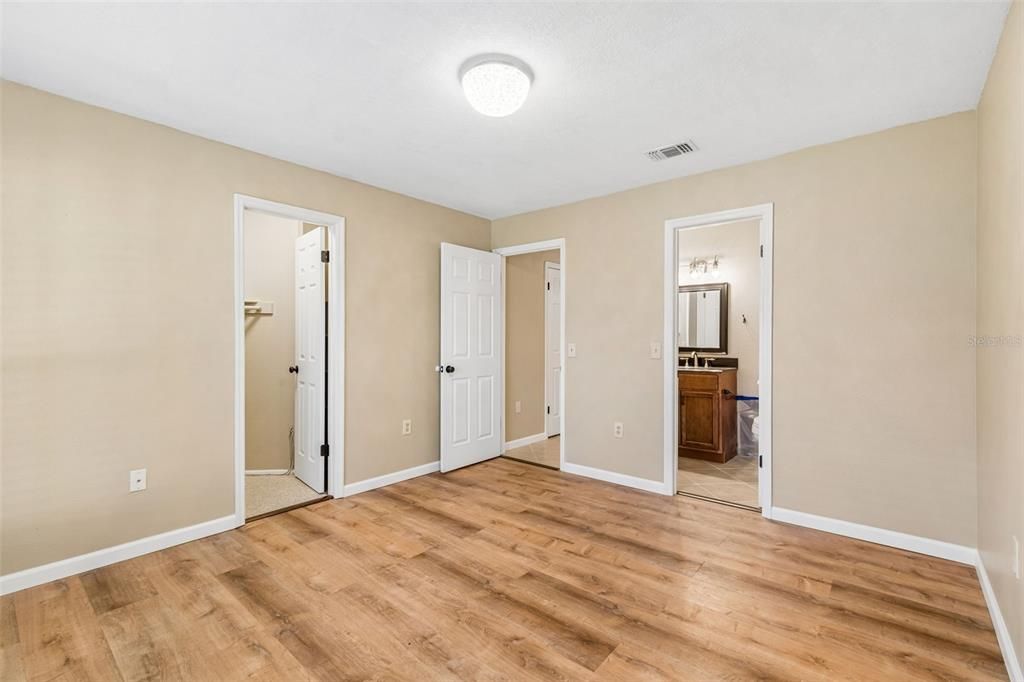 На продажу: $149,990 (2 спален, 2 ванн, 1164 Квадратных фут)