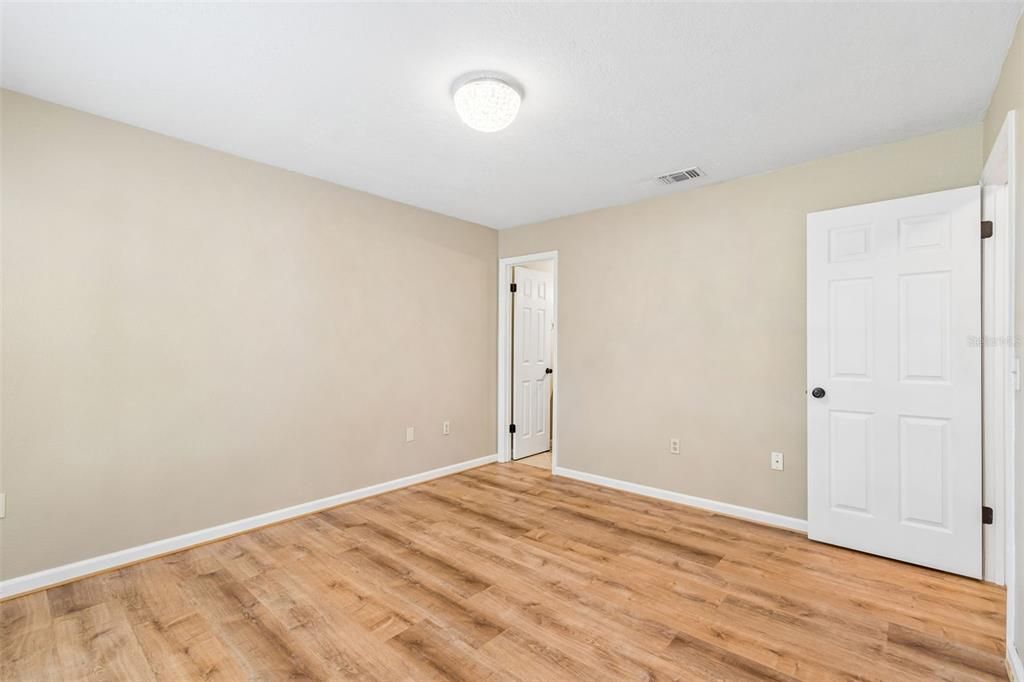 На продажу: $149,990 (2 спален, 2 ванн, 1164 Квадратных фут)