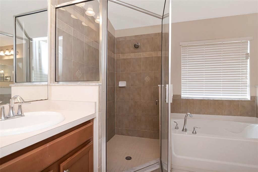 For Sale: $300,000 (3 beds, 2 baths, 1640 Square Feet)