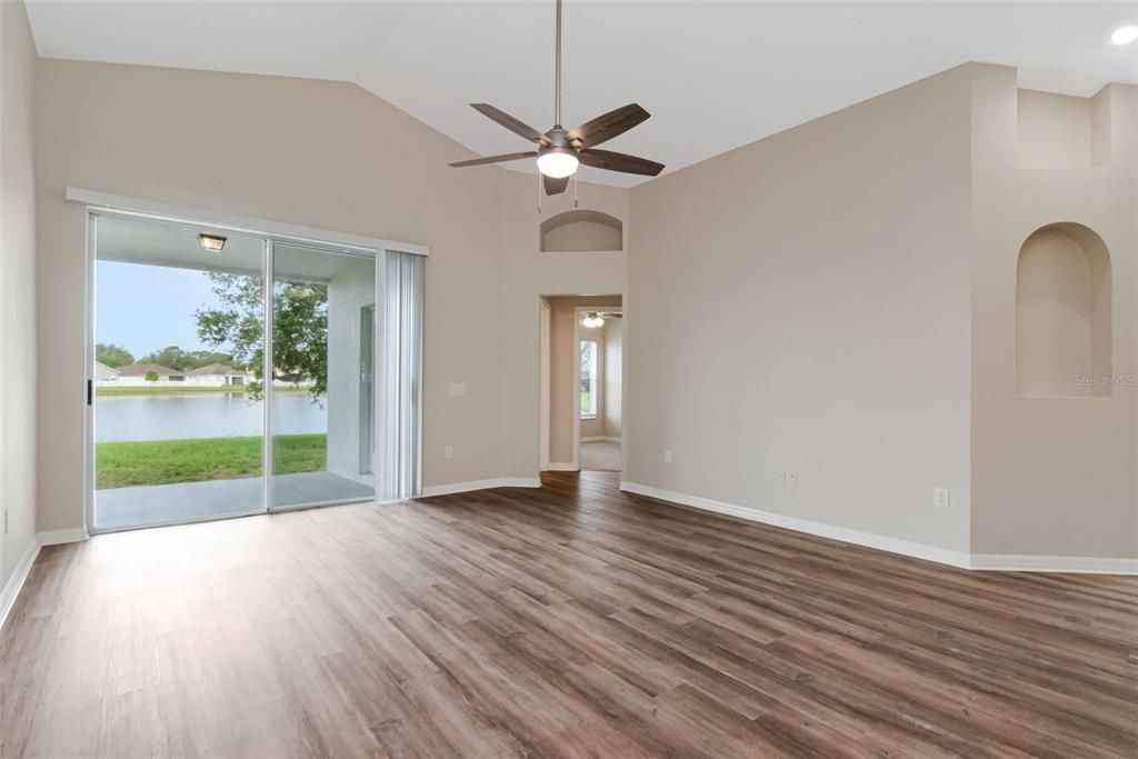 For Sale: $300,000 (3 beds, 2 baths, 1640 Square Feet)