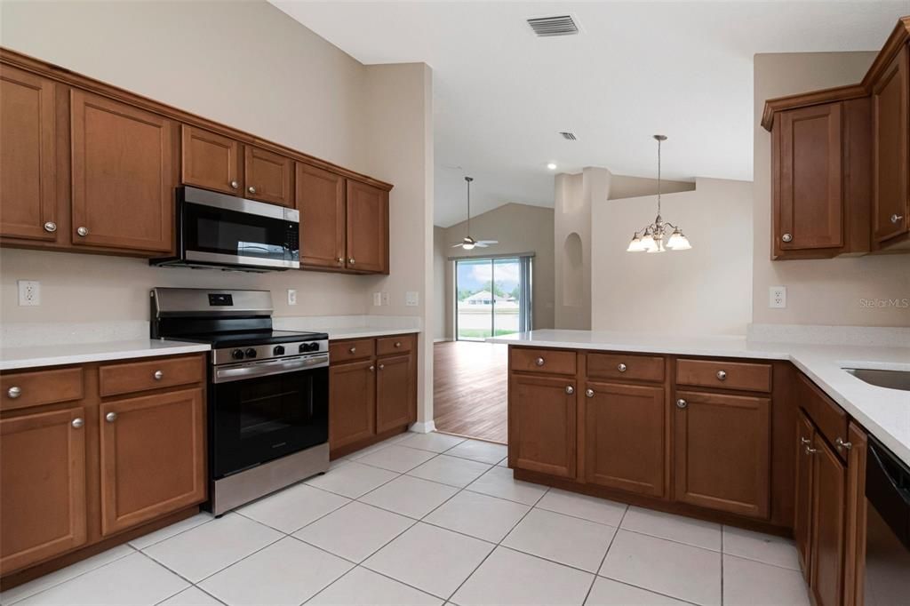 For Sale: $300,000 (3 beds, 2 baths, 1640 Square Feet)