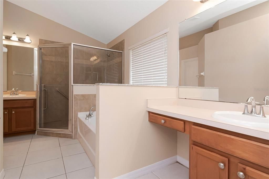 For Sale: $300,000 (3 beds, 2 baths, 1640 Square Feet)
