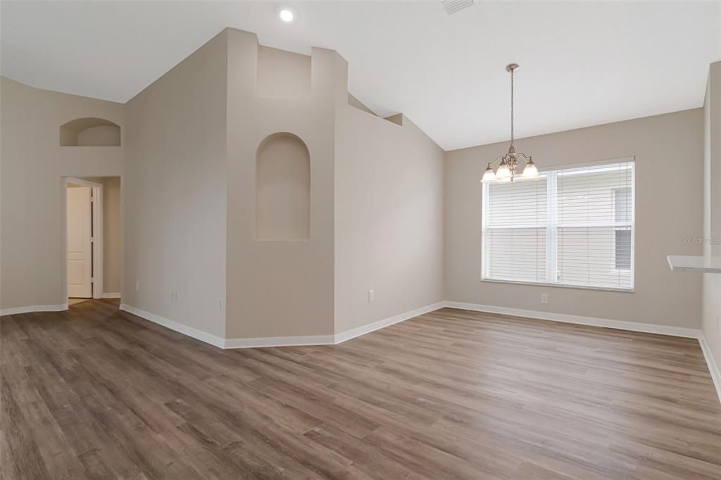 For Sale: $300,000 (3 beds, 2 baths, 1640 Square Feet)