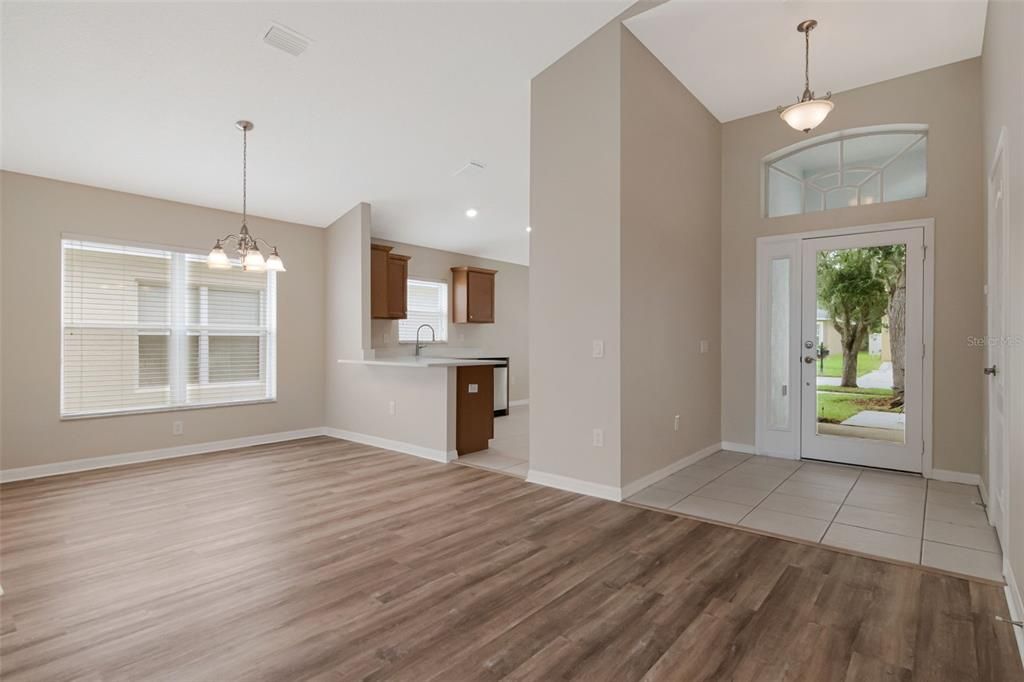 For Sale: $300,000 (3 beds, 2 baths, 1640 Square Feet)