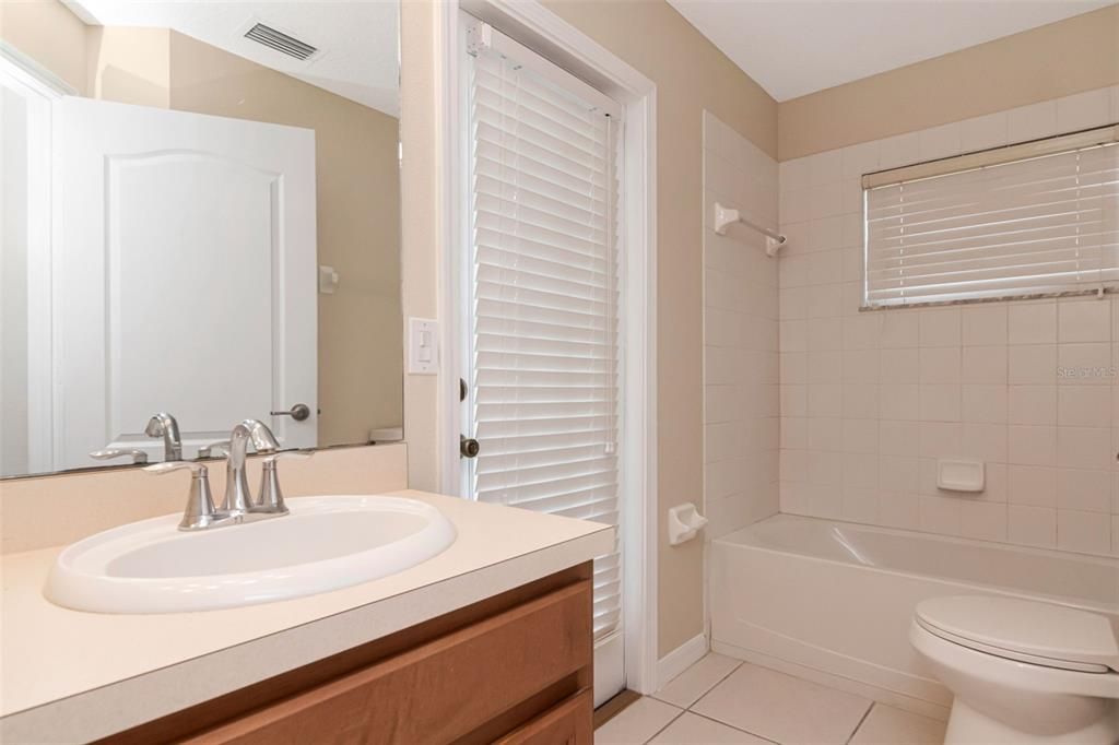 For Sale: $300,000 (3 beds, 2 baths, 1640 Square Feet)