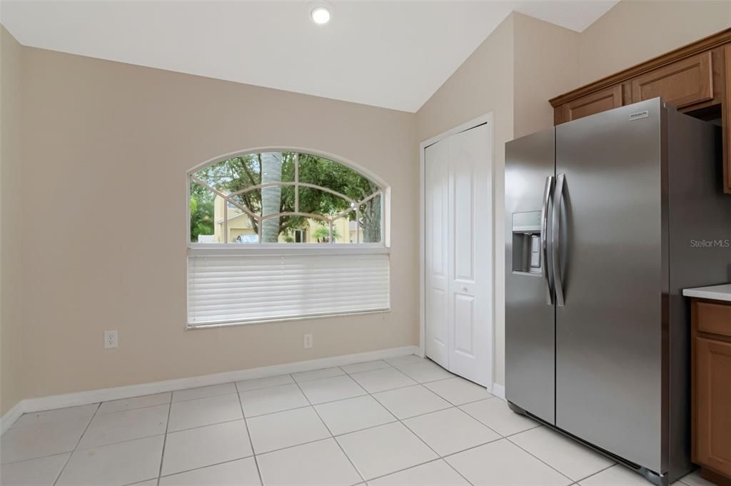 For Sale: $300,000 (3 beds, 2 baths, 1640 Square Feet)