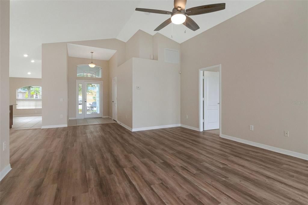 For Sale: $300,000 (3 beds, 2 baths, 1640 Square Feet)