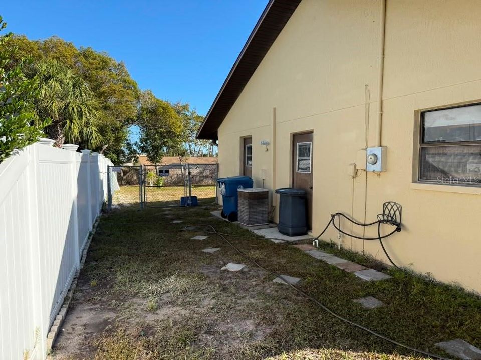 For Sale: $279,900 (2 beds, 2 baths, 1476 Square Feet)