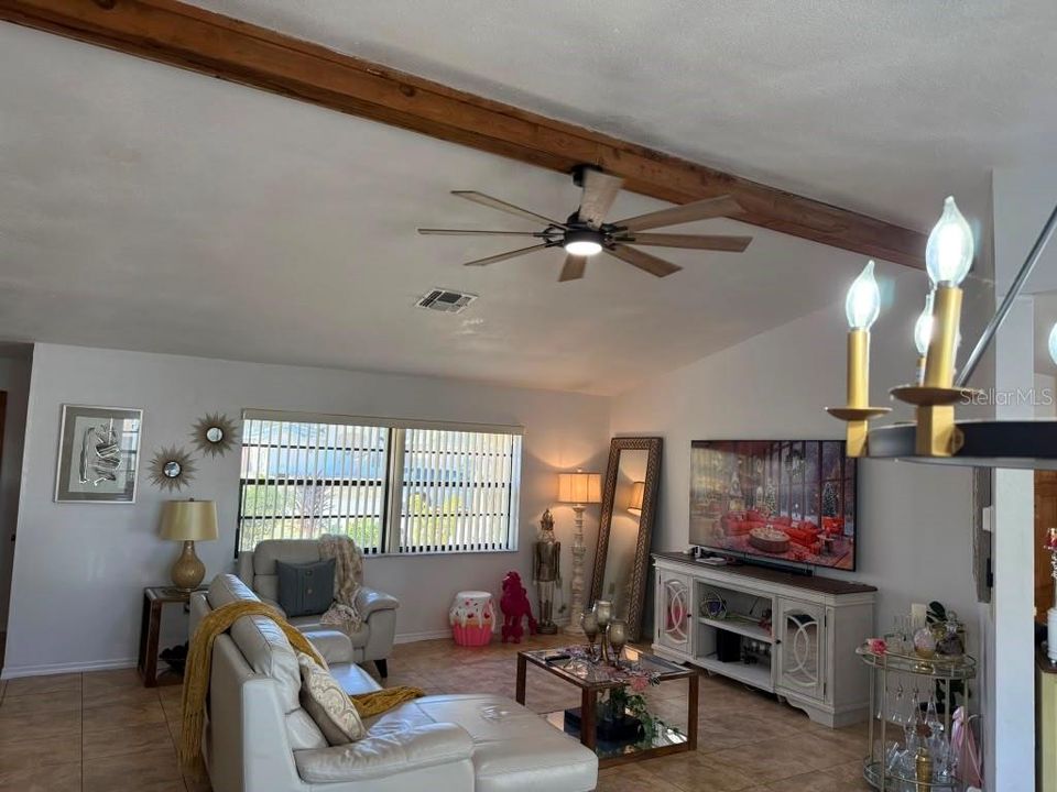 For Sale: $279,900 (2 beds, 2 baths, 1476 Square Feet)