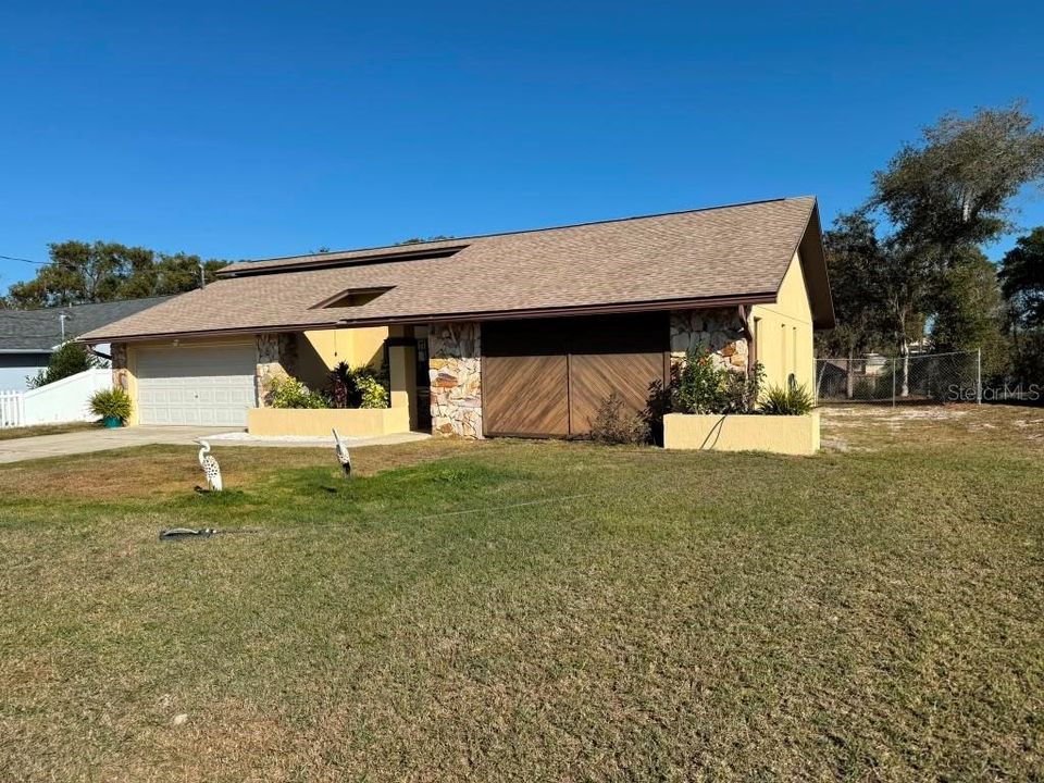 For Sale: $279,900 (2 beds, 2 baths, 1476 Square Feet)