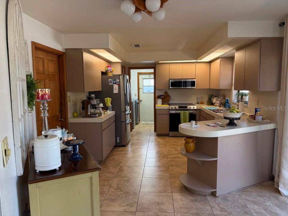 For Sale: $279,900 (2 beds, 2 baths, 1476 Square Feet)