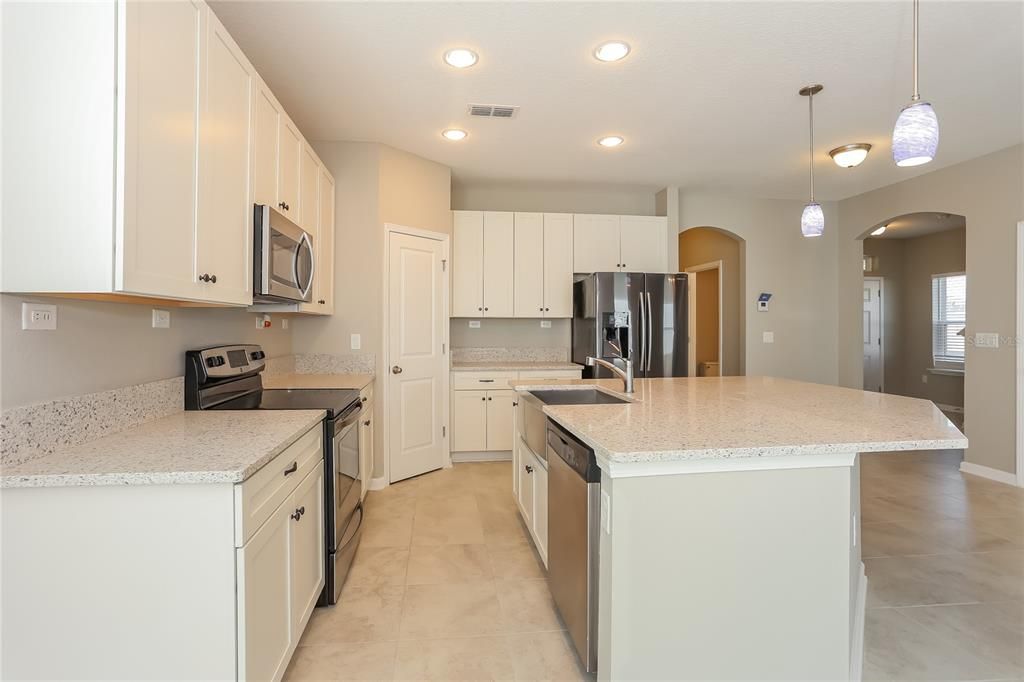 For Rent: $2,690 (4 beds, 2 baths, 2620 Square Feet)