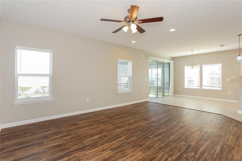 For Rent: $2,690 (4 beds, 2 baths, 2620 Square Feet)