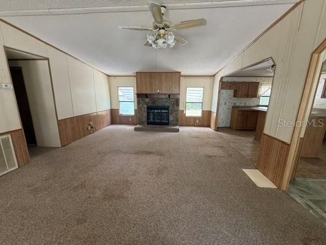 На продажу: $189,900 (4 спален, 2 ванн, 1728 Квадратных фут)
