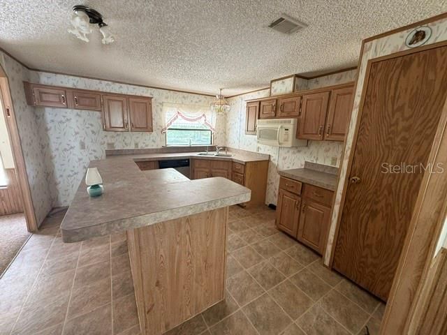 На продажу: $189,900 (4 спален, 2 ванн, 1728 Квадратных фут)