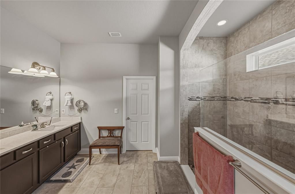 For Sale: $579,000 (4 beds, 3 baths, 2578 Square Feet)