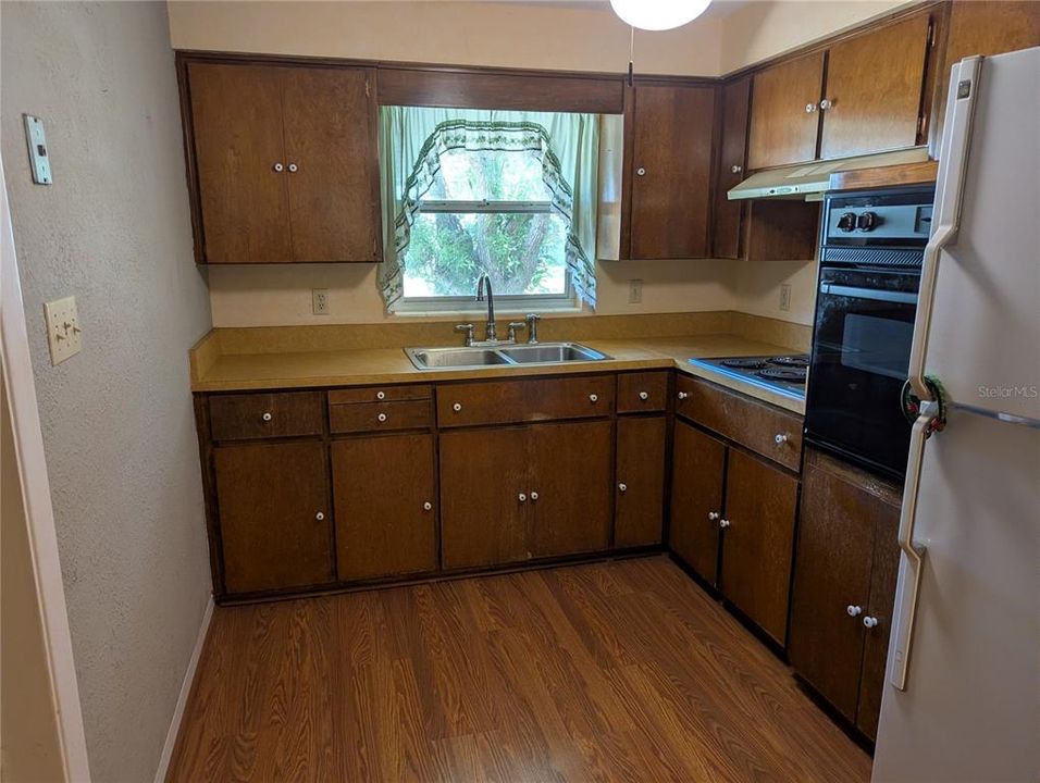 На продажу: $329,000 (3 спален, 2 ванн, 1692 Квадратных фут)