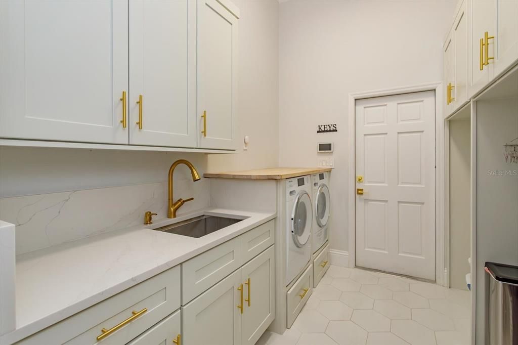 Active With Contract: $1,995,000 (4 beds, 4 baths, 4162 Square Feet)