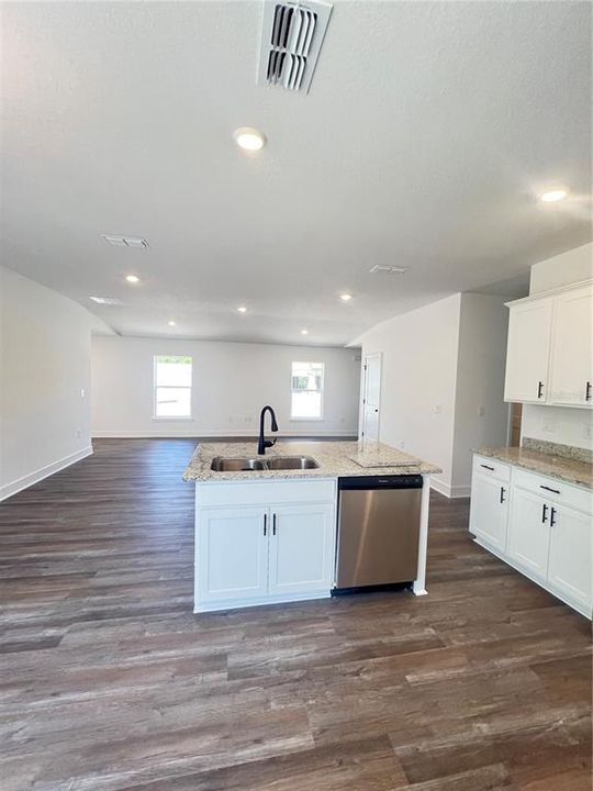 For Sale: $362,900 (3 beds, 2 baths, 1515 Square Feet)