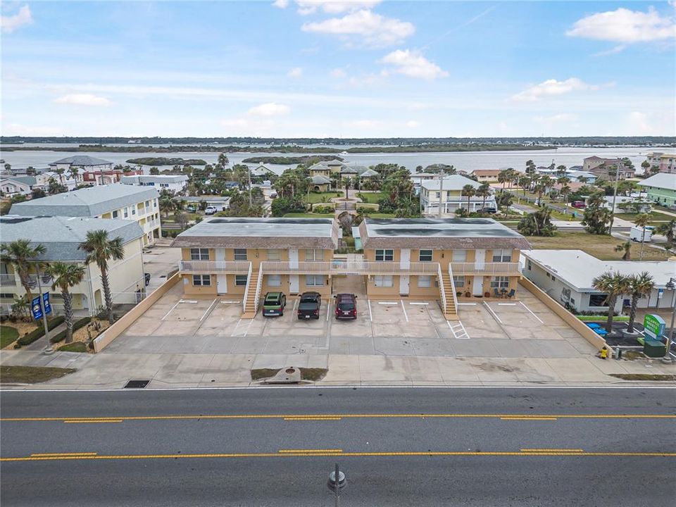 For Sale: $255,000 (2 beds, 1 baths, 734 Square Feet)