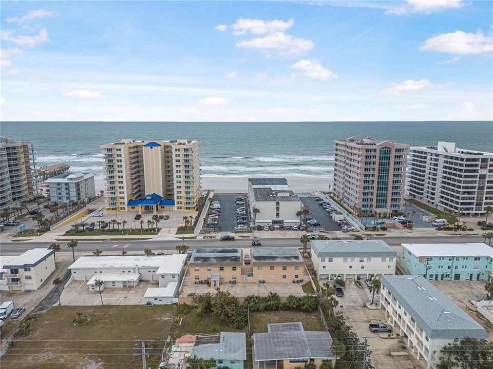 For Sale: $255,000 (2 beds, 1 baths, 734 Square Feet)