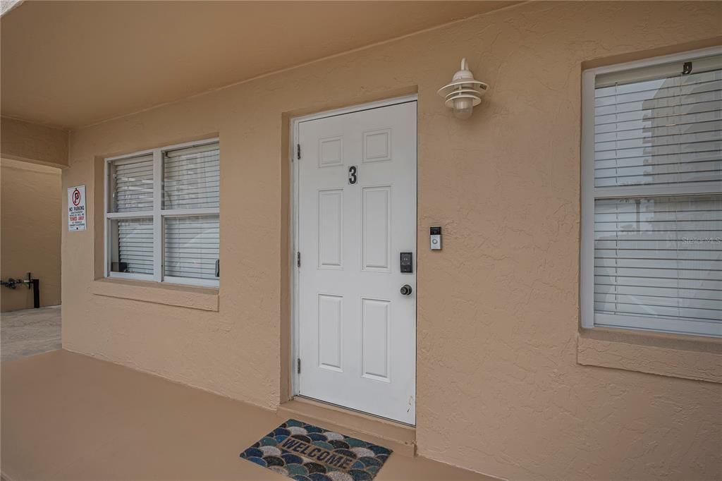 For Sale: $255,000 (2 beds, 1 baths, 734 Square Feet)