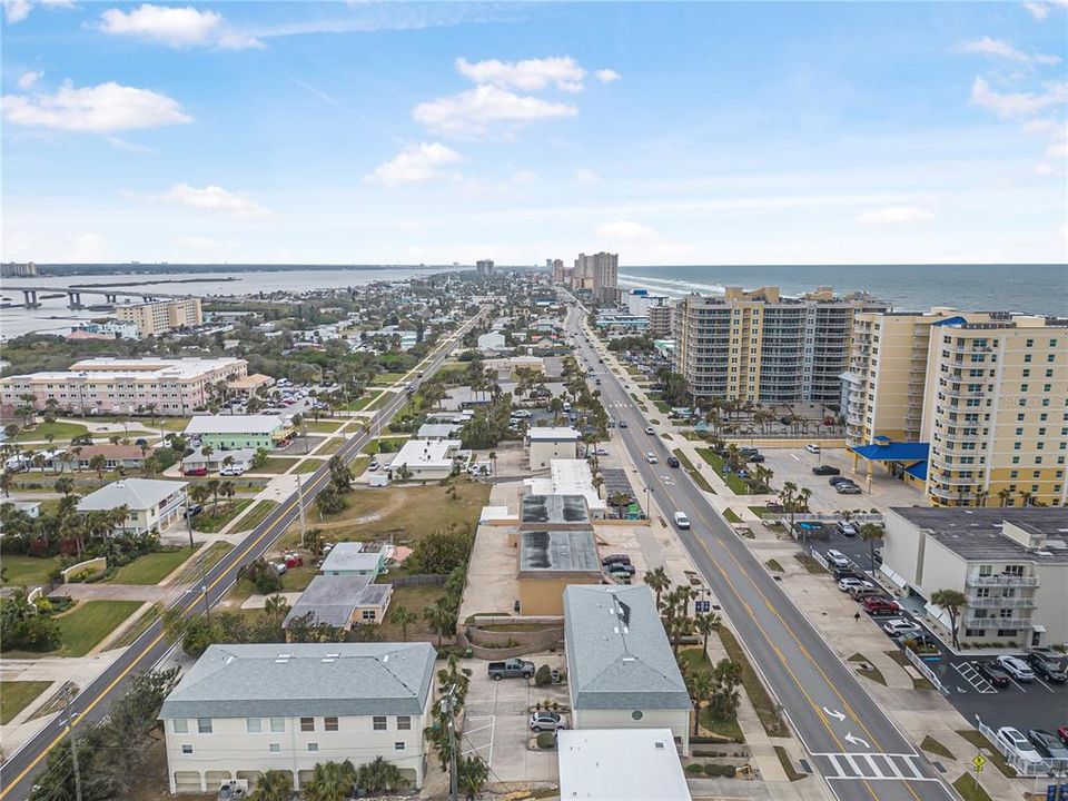 For Sale: $255,000 (2 beds, 1 baths, 734 Square Feet)