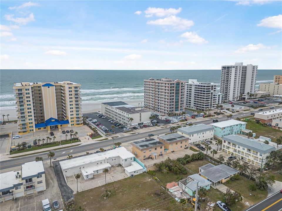For Sale: $255,000 (2 beds, 1 baths, 734 Square Feet)