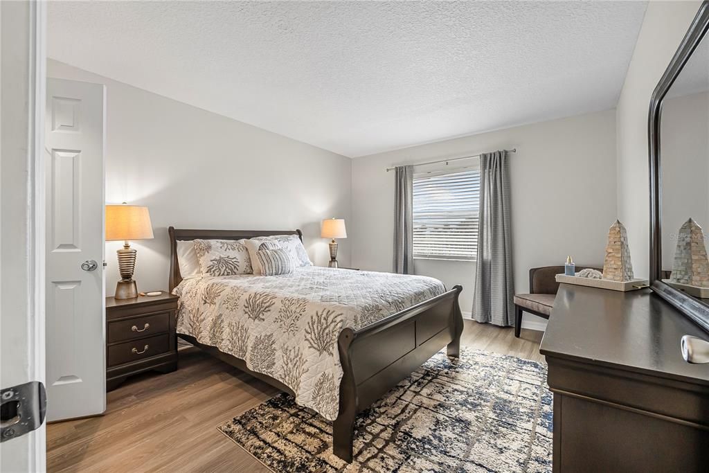 For Sale: $255,000 (2 beds, 1 baths, 734 Square Feet)