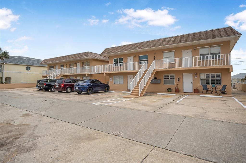 For Sale: $255,000 (2 beds, 1 baths, 734 Square Feet)