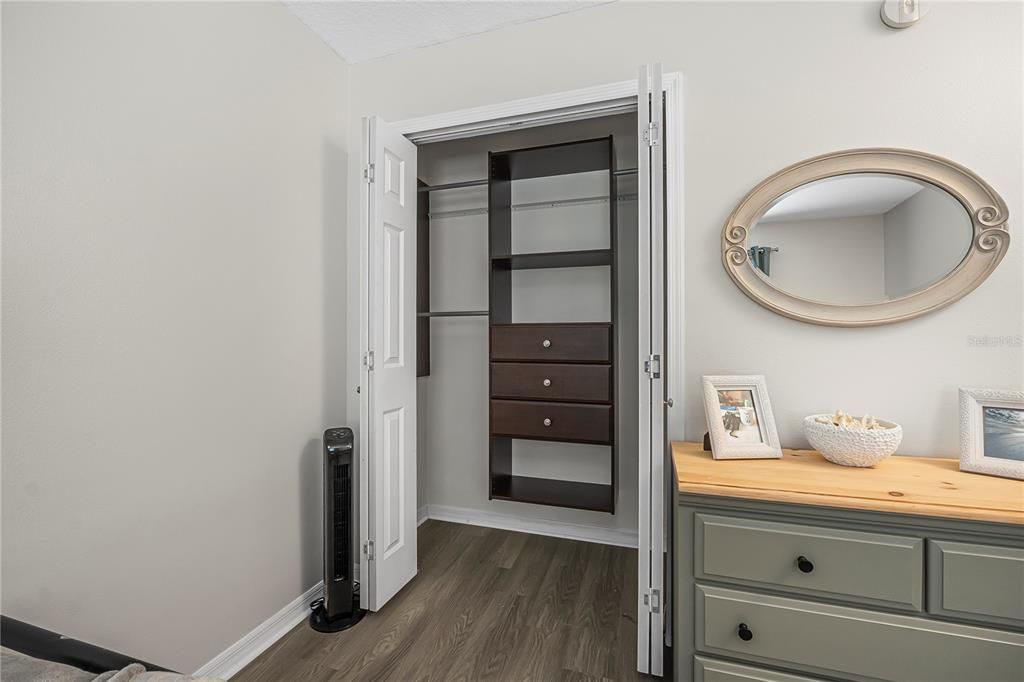 For Sale: $255,000 (2 beds, 1 baths, 734 Square Feet)
