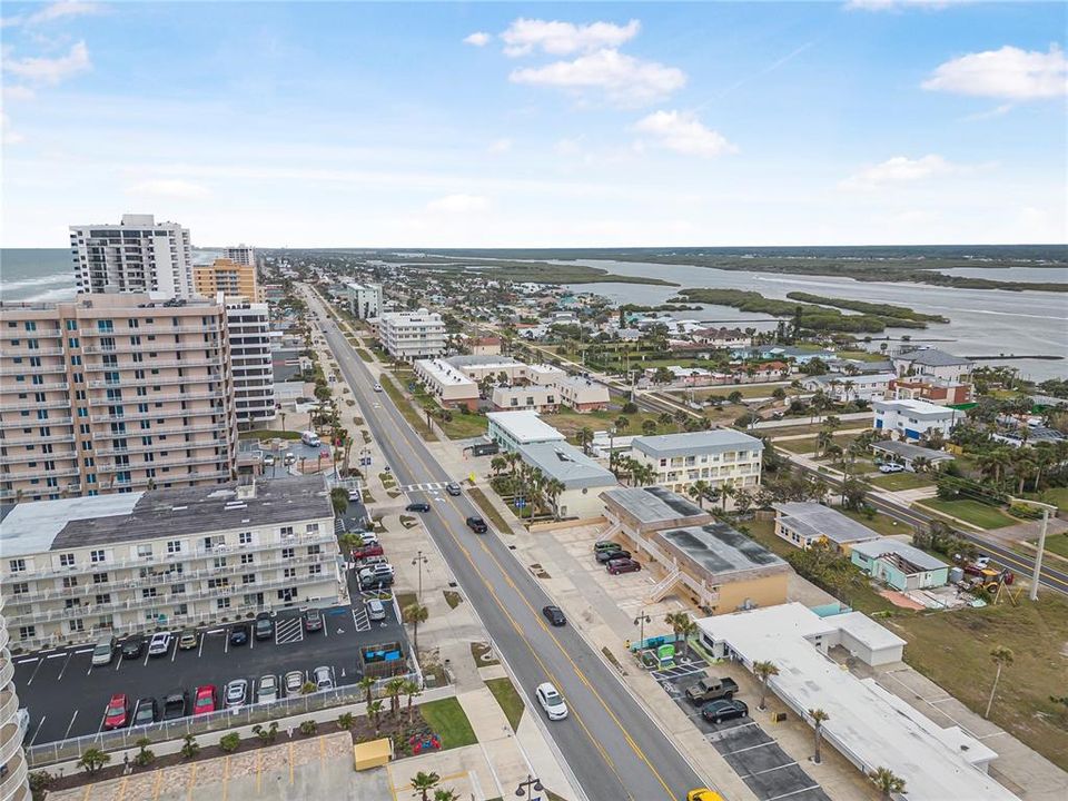 For Sale: $255,000 (2 beds, 1 baths, 734 Square Feet)