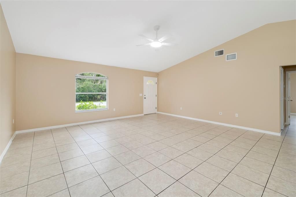 En Venta: $399,500 (3 camas, 2 baños, 1376 Pies cuadrados)