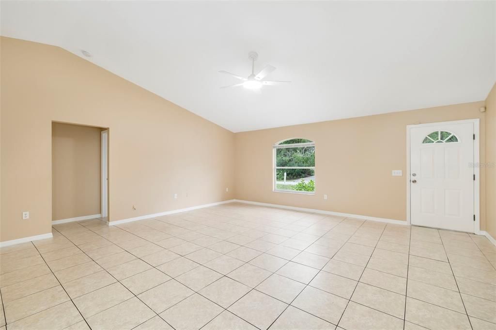 En Venta: $399,500 (3 camas, 2 baños, 1376 Pies cuadrados)