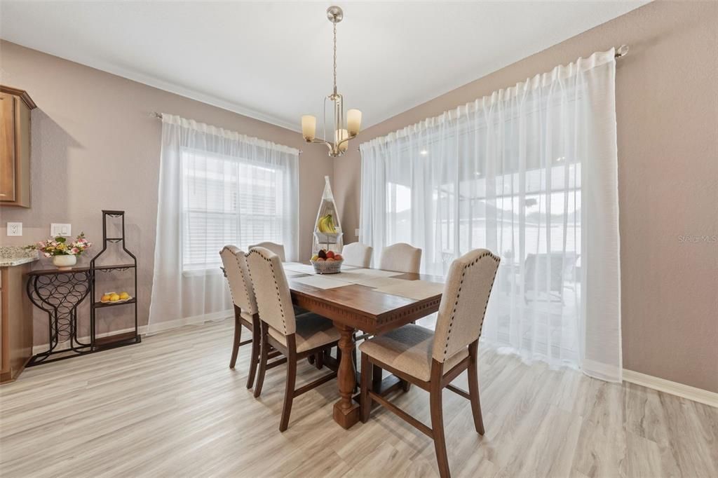 En Venta: $389,900 (3 camas, 2 baños, 2092 Pies cuadrados)
