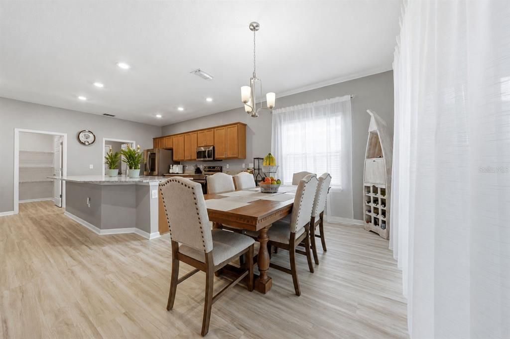 En Venta: $389,900 (3 camas, 2 baños, 2092 Pies cuadrados)