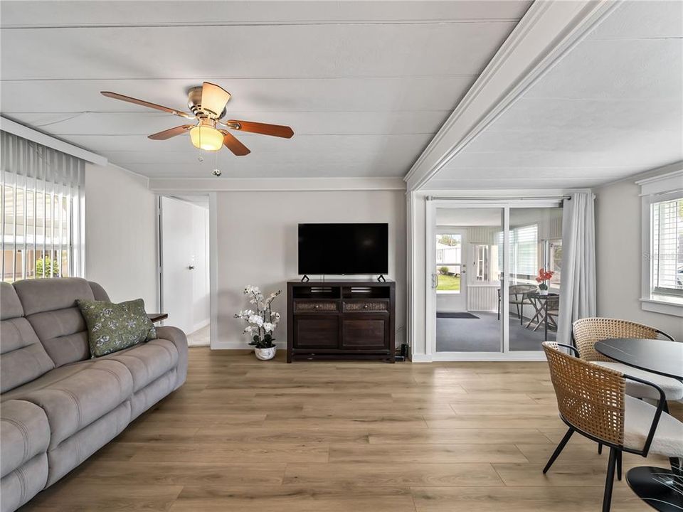 For Sale: $155,000 (2 beds, 2 baths, 748 Square Feet)