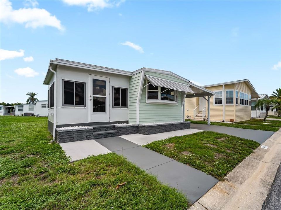 For Sale: $155,000 (2 beds, 2 baths, 748 Square Feet)