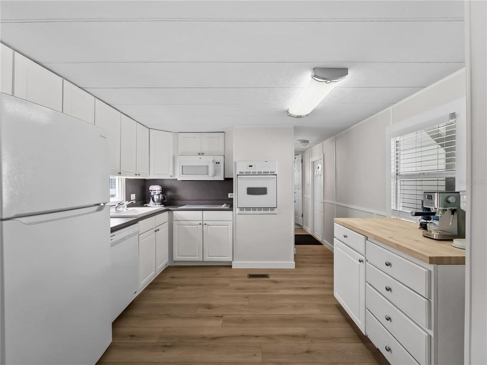 For Sale: $155,000 (2 beds, 2 baths, 748 Square Feet)