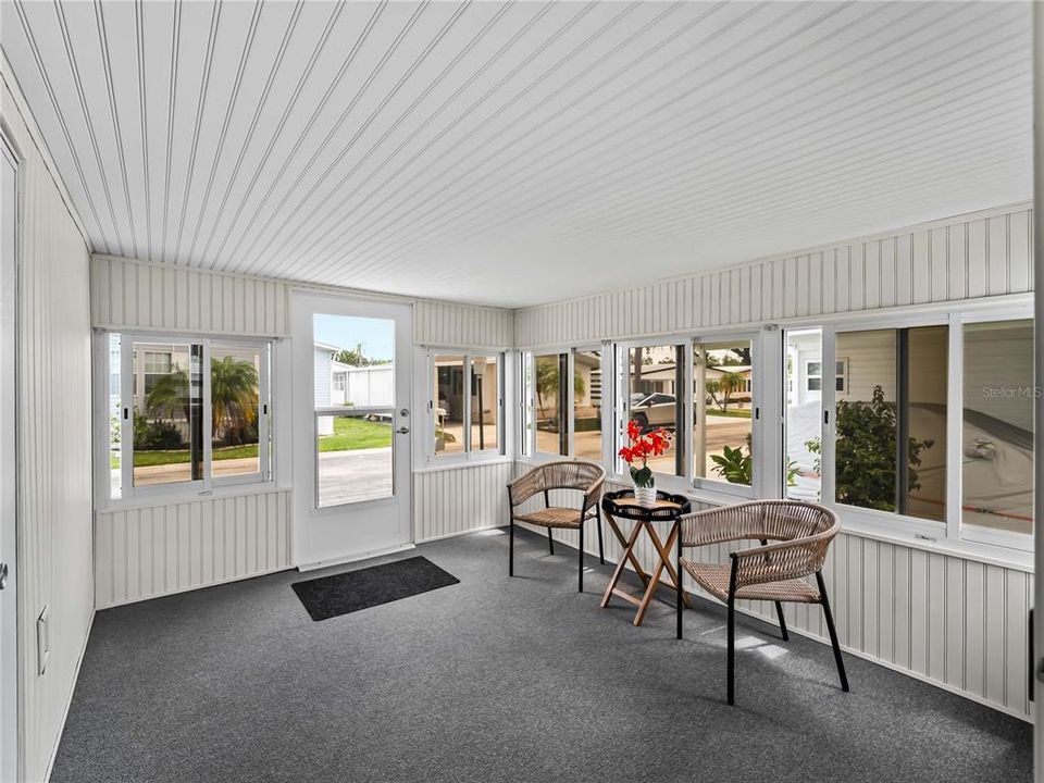 For Sale: $155,000 (2 beds, 2 baths, 748 Square Feet)