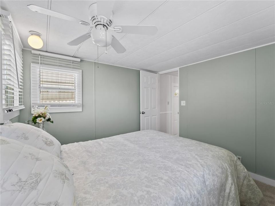 For Sale: $155,000 (2 beds, 2 baths, 748 Square Feet)