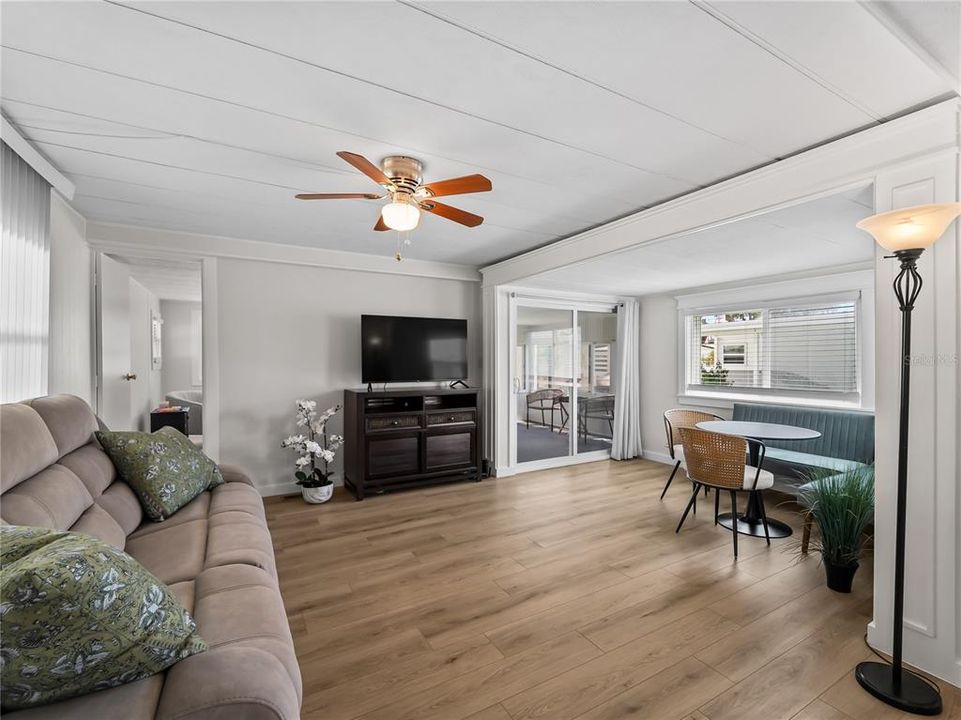 For Sale: $155,000 (2 beds, 2 baths, 748 Square Feet)