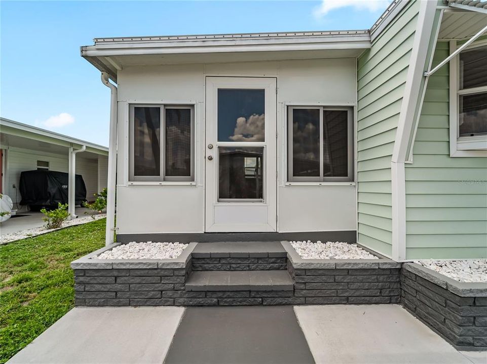 For Sale: $155,000 (2 beds, 2 baths, 748 Square Feet)