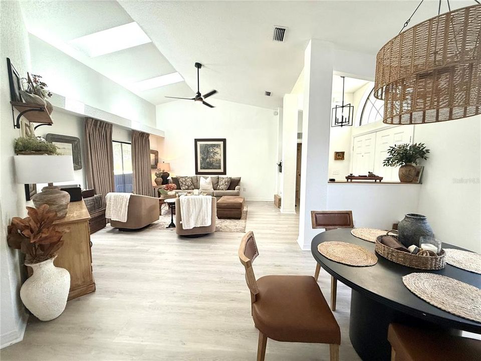 En Venta: $340,000 (3 camas, 2 baños, 2122 Pies cuadrados)
