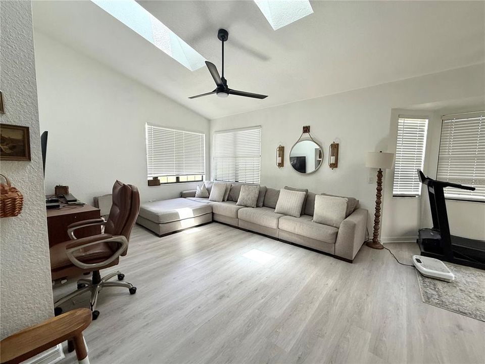 En Venta: $340,000 (3 camas, 2 baños, 2122 Pies cuadrados)