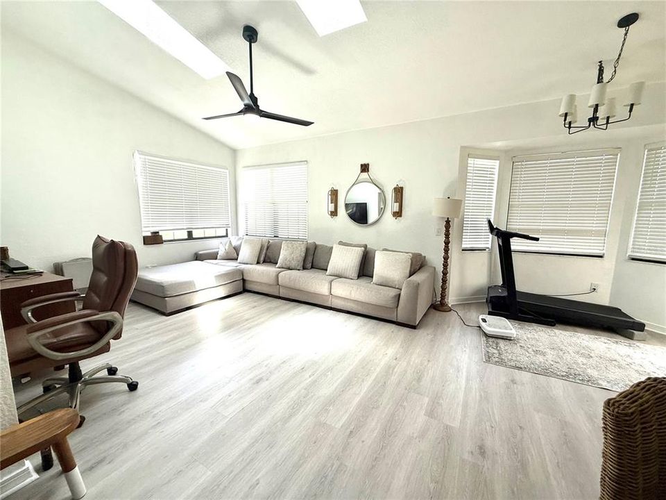 En Venta: $340,000 (3 camas, 2 baños, 2122 Pies cuadrados)