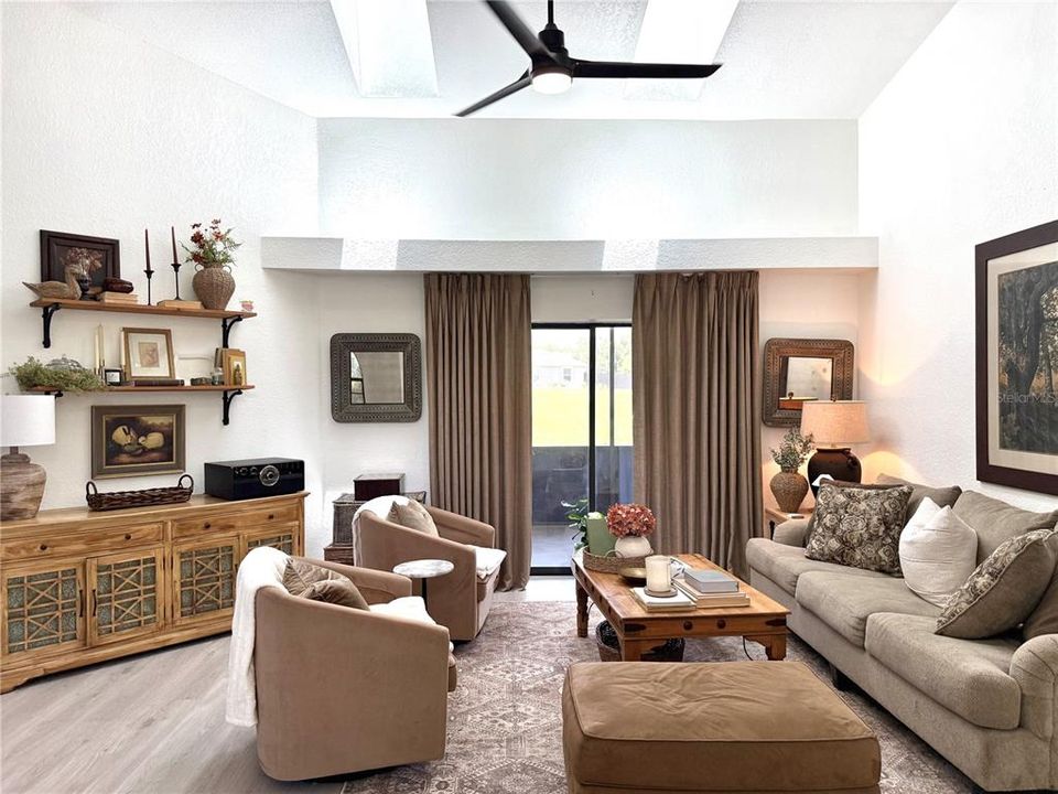 En Venta: $340,000 (3 camas, 2 baños, 2122 Pies cuadrados)
