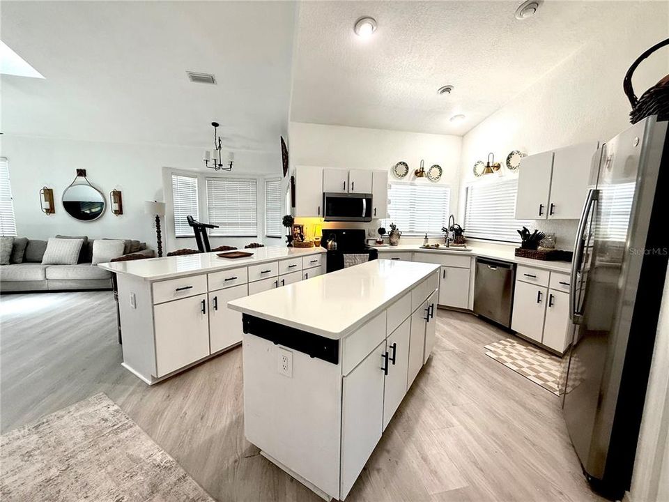 En Venta: $340,000 (3 camas, 2 baños, 2122 Pies cuadrados)